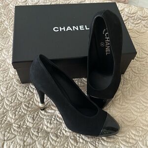 Chanel Pumps with Pearl Detail Heel